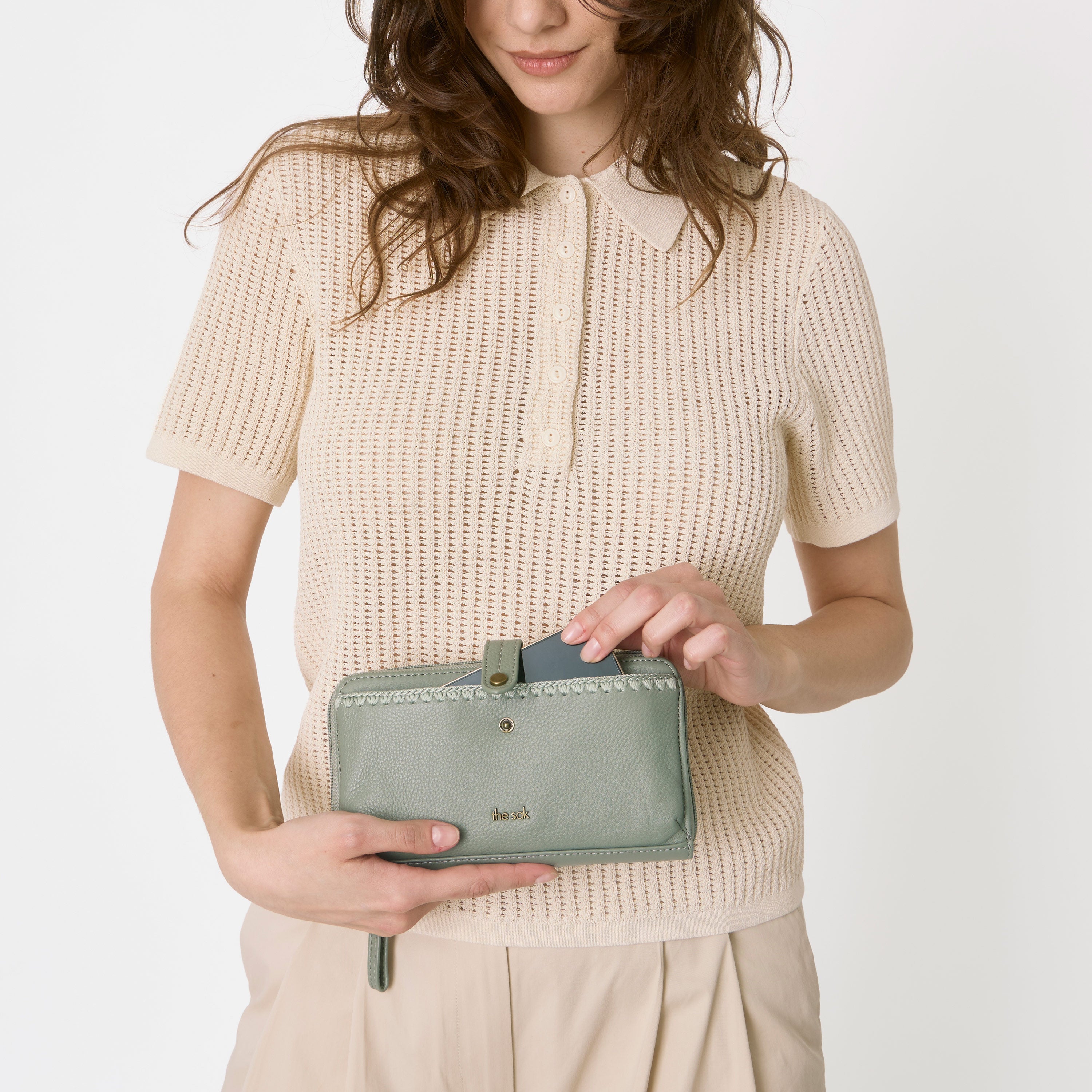 The Sak Iris Smartphone Wallet - Leather - Meadow