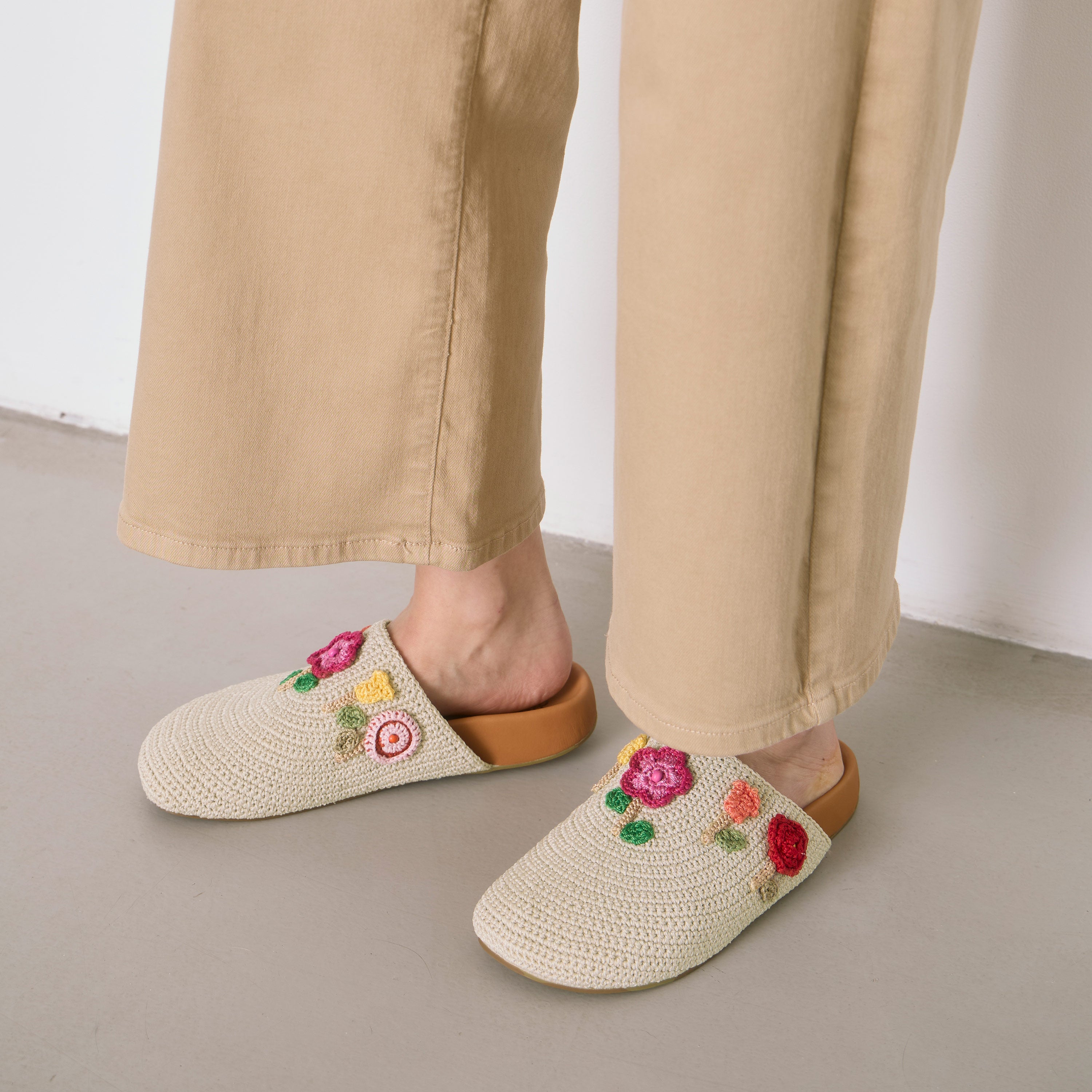 The Sak Bolinas Clog - Hand Crochet - Flower Ecru
