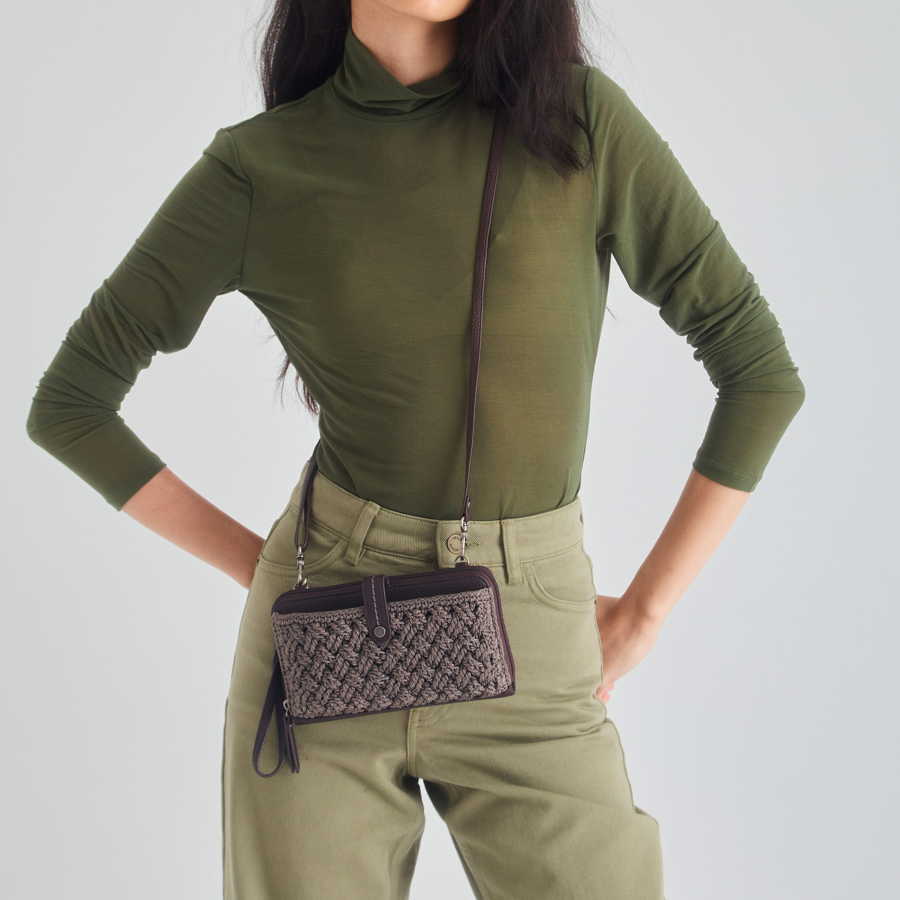 The Sak Iris Smartphone Wallet - Hand Crochet - Mushroom Cozy Weave