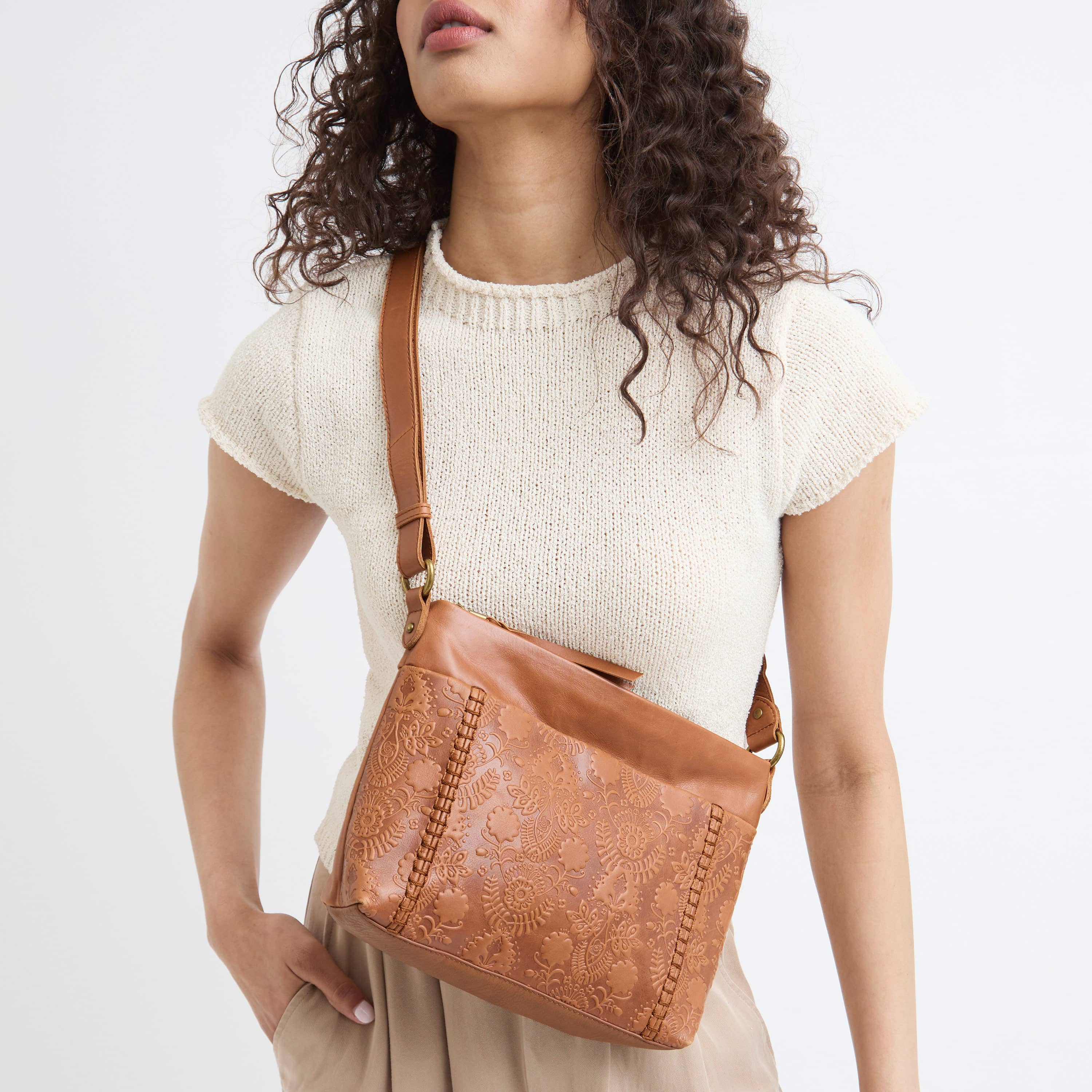 本革&forest tile ショルダーバッグ　TB603-081 Melrose Crossbody Bag in Tobacco Floral Embossed Leather – The Sak