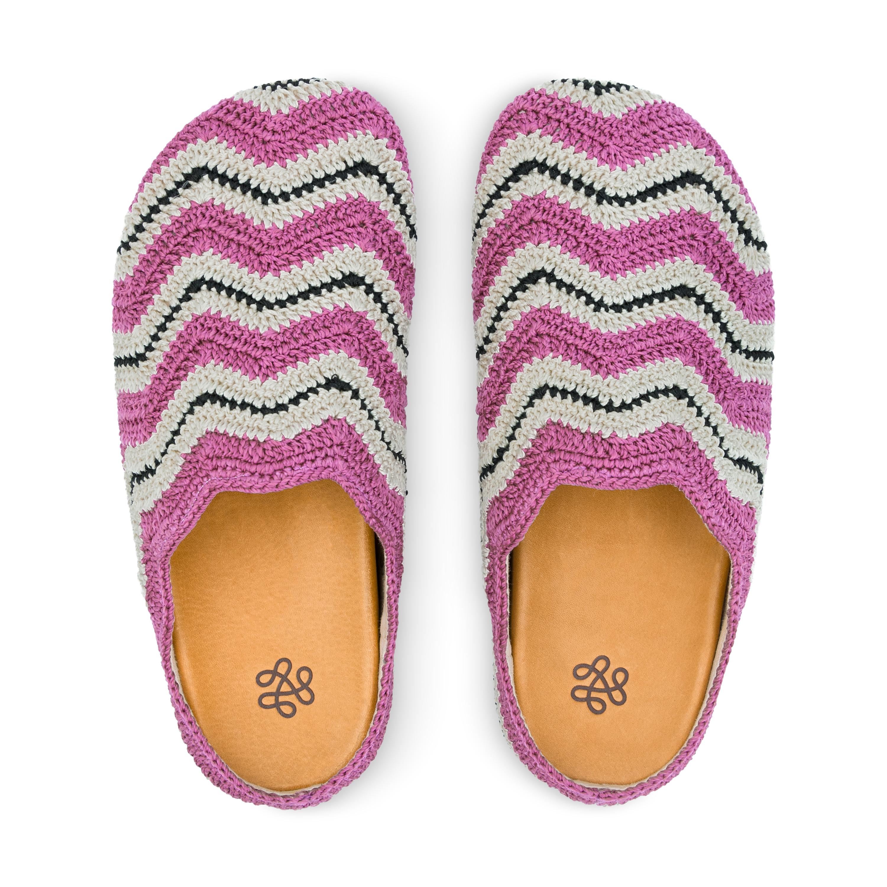 カリフォルニアレーズン　バンク Bolinas Ripple Clog in Fuchsia Crochet – The Sak