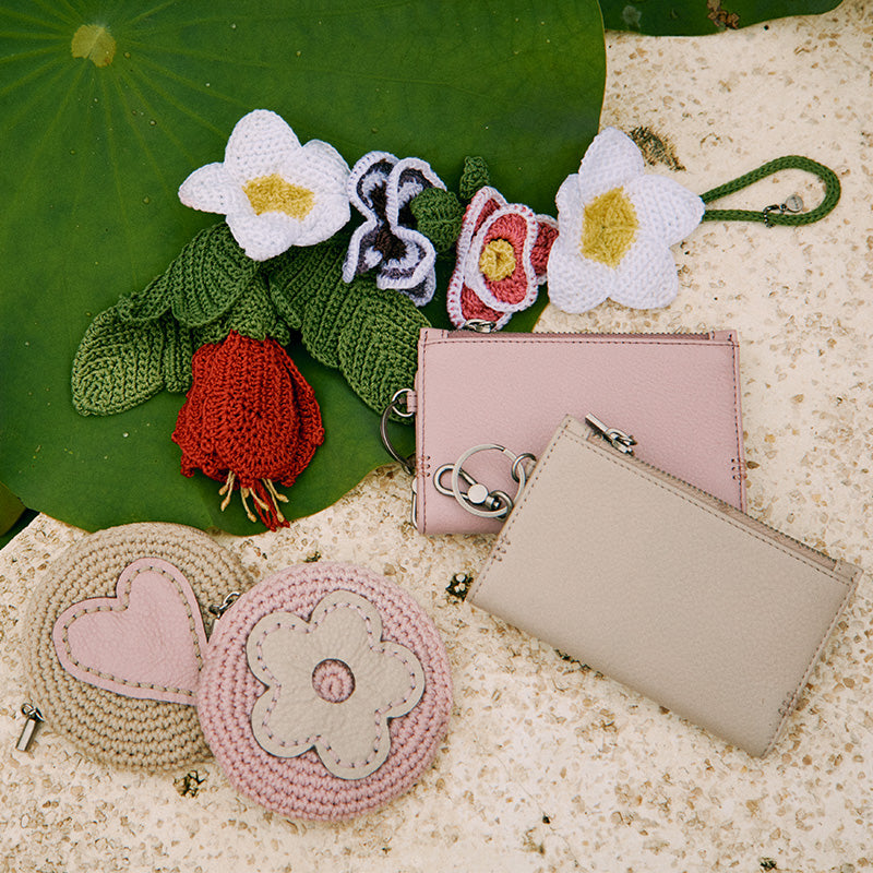 くらちゃん様　ハンドメイド　デコパージュ雑貨.。.:*♡ Yarnicharmz Dangle in Golden Labradoodle Crochet – The Sak